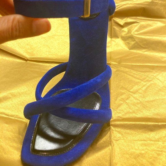 NWOT - SEXY CELINE SANDALS - WITH GOLD CLASP - 38.5 fits a SIZE 7 -NEVER WORN - Picture 2 of 9